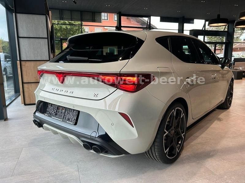 Neu Cupra Leon VZ 300 PS (220 kW) 2025 Grau Limousine