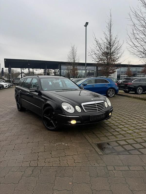 Schwarz Gebraucht 2007 Mercedes E280 Avantgarde Kombi | 5.500 € (Fairer Preis) - Bild 1/4