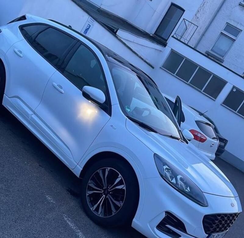 Weiß Gebraucht 2021 Ford Kuga ST-Line SUV | 19.900 € (Guter Preis) - Bild 1/3
