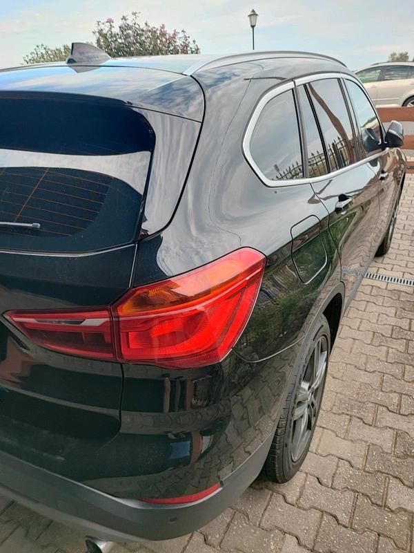 Schwarz Gebraucht 2018 BMW X1 SUV | 17.750 € (Superpreis) - Bild 1/4