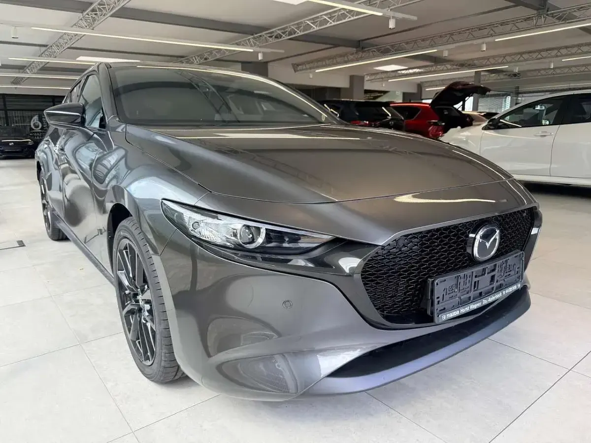 Neu Mazda 3 Homura-Line 140 PS (102 kW) 2026 Machine gray Limousine