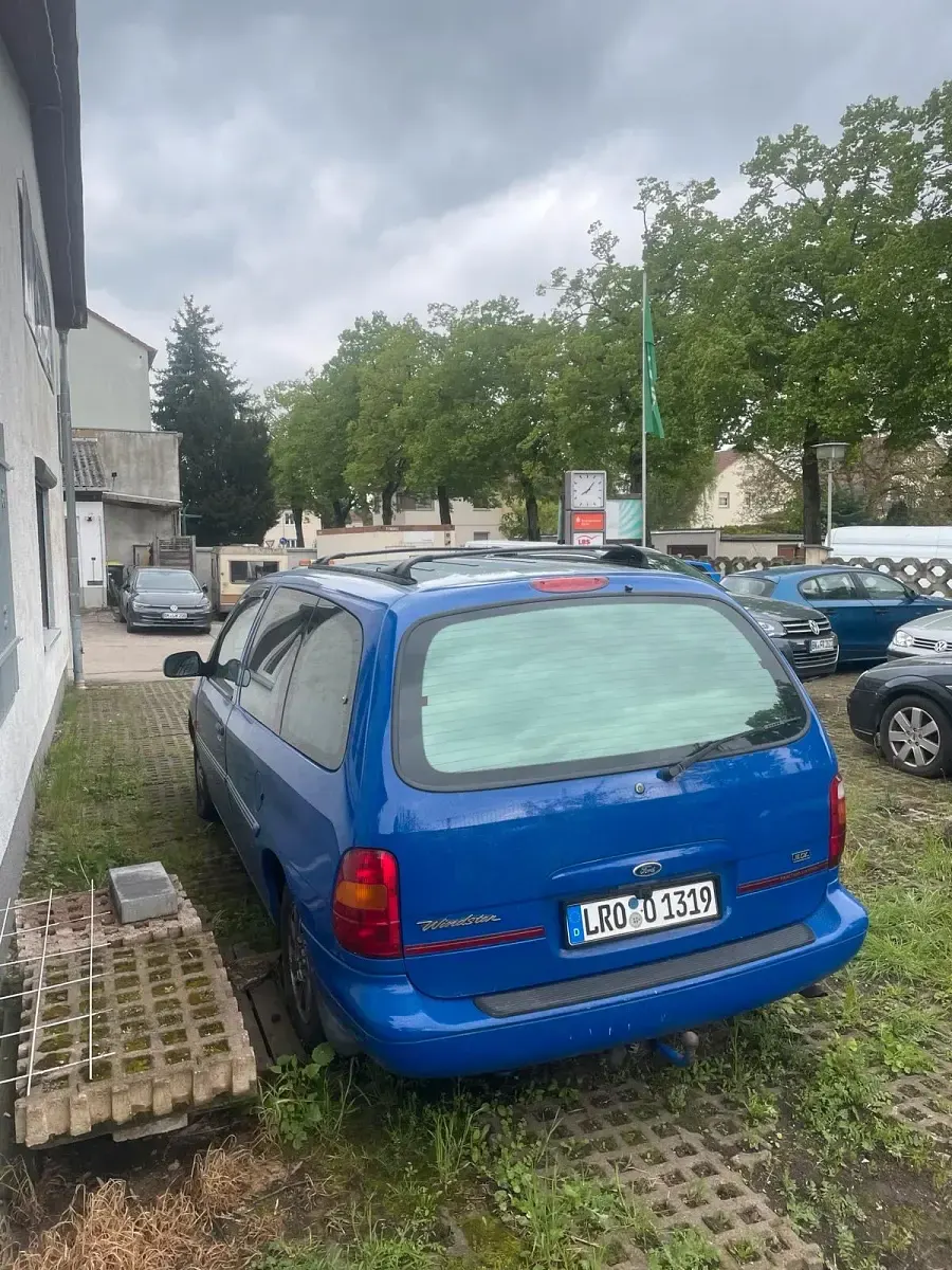 Gebraucht Ford Windstar 148 PS (108 kW) 1998 Blau Van / Kleinbus