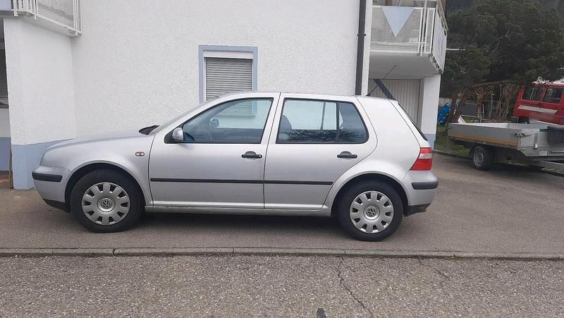Gebraucht VW Golf IV 125 PS (91 kW) 1998 Silber Kleinwagen