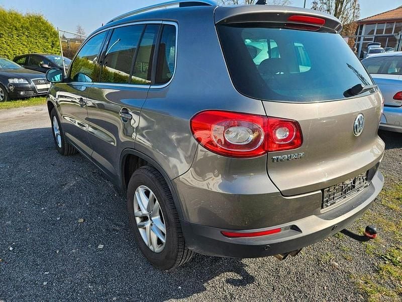 Gebraucht VW Tiguan 140 PS (102 kW) 2011 Grau SUV