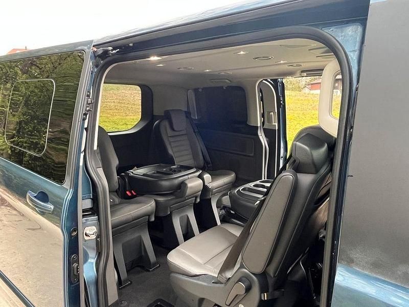 Gebraucht Ford Tourneo 185 PS (136 kW) 2020 Blau Van / Kleinbus