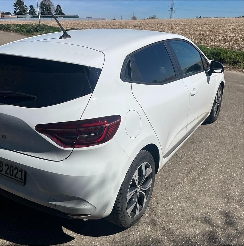 Gebraucht Renault Clio V 67 PS (49 kW) 2022 Weiß Kleinwagen
