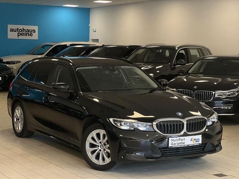 Schwarz Gebraucht 2021 BMW 320 Sport Line Limousine | 17.499 € (Superpreis) - Bild 1/4