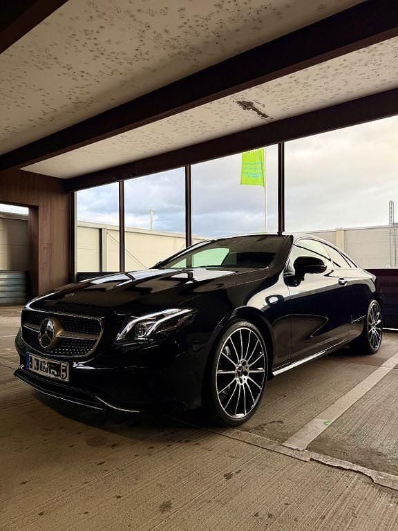 Schwarz Gebraucht 2017 Mercedes E200 Avantgarde Coupé | 35.555 € (Teuer) - Bild 1/4