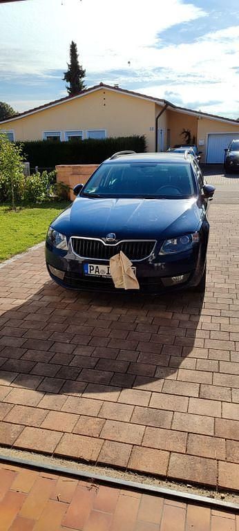 Schwarz Gebraucht 2016 Skoda Octavia Joy Kombi | 9.500 € (Guter Preis) - Bild 1/4