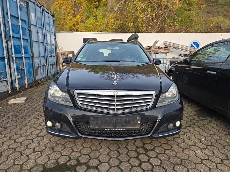 Gebraucht Mercedes C180 120 PS (88 kW) 2012 Schwarz Limousine