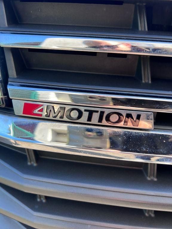 Second-hand VW Multivan Highline 204 CP (150 kW) 2023 Negru Monovolum