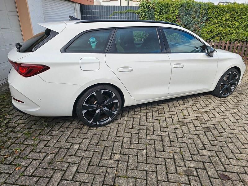 Weiß Gebraucht 2021 Cupra Leon Kombi | 22.500 € (Guter Preis) - Bild 1/4