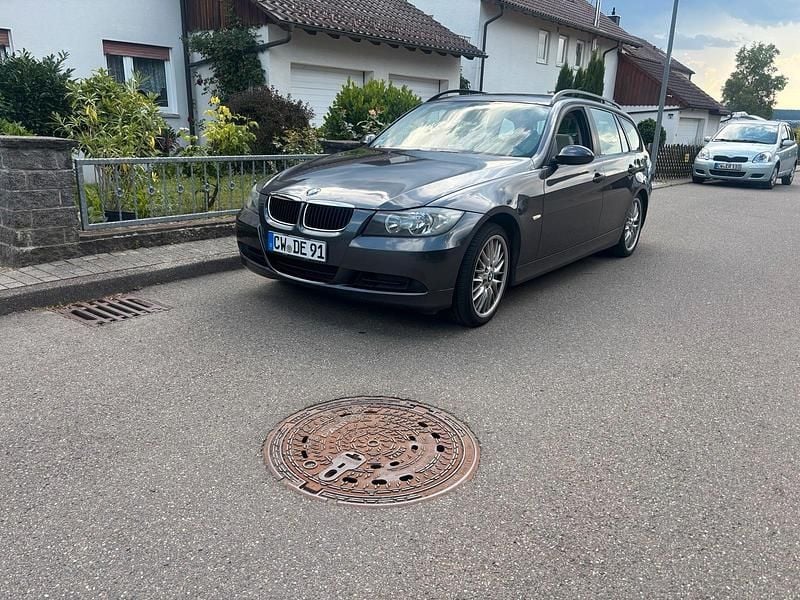 Grau Gebraucht 2006 BMW 320 Kombi | 2.950 € (Fairer Preis) - Bild 1/4
