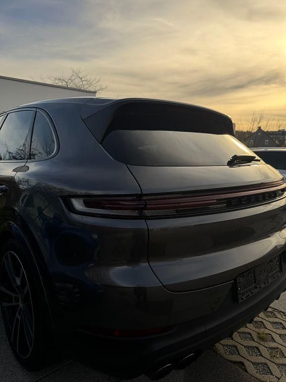 Grau Gebraucht 2023 Porsche Cayenne S E-Hybrid SUV | 89.999 € - Bild 1/4