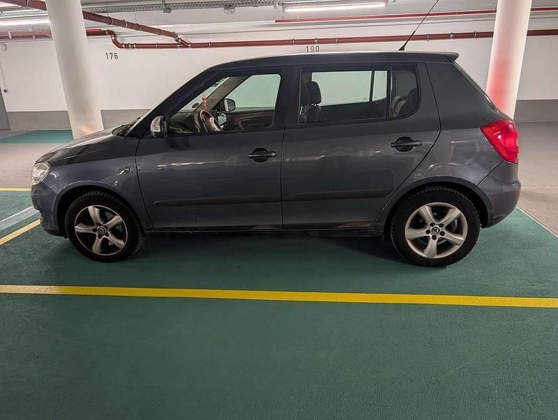 Grau Gebraucht 2010 Skoda Fabia Limousine | 3.000 € (Superpreis) - Bild 1/4