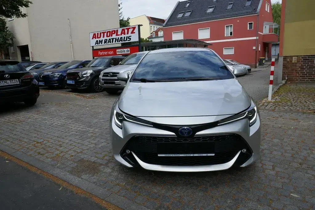 Gebraucht Toyota Corolla Hybrid Team 98 PS (72 kW) 2021 Precious silver Limousine