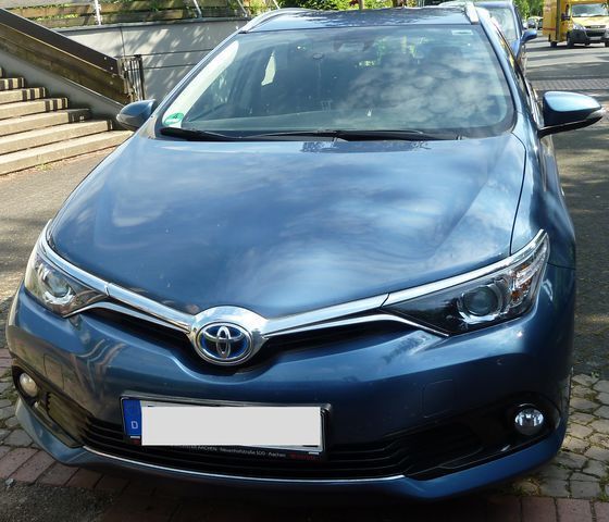 Blau metallic Gebraucht 2016 Toyota Auris Hybrid Edition-S Kombi | 15.945 € - Bild 1/4