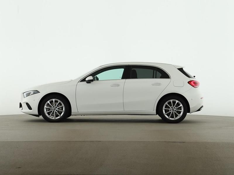 Gebraucht Mercedes A250 Progressive 160 PS (117 kW) 2022 Weiß Limousine