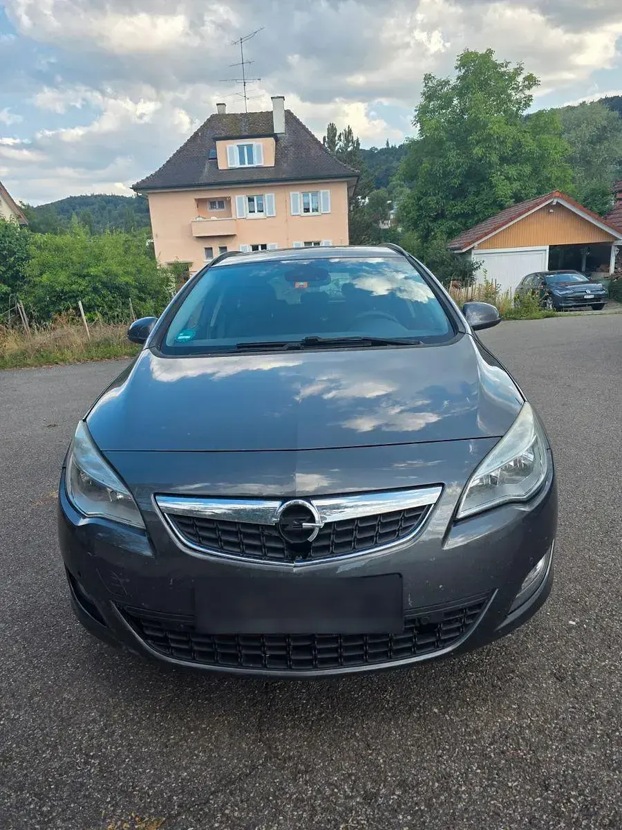 Gebraucht Opel Astra Sport 120 PS (88 kW) 2012 Grau Kombi