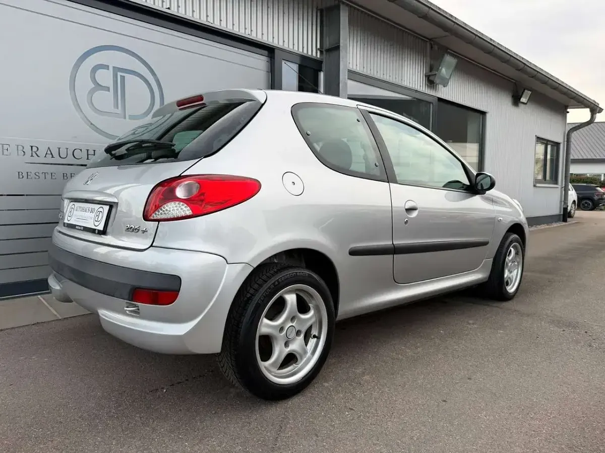 Gebraucht Peugeot 206+ Basis 75 PS (55 kW) 2010 Grau Kleinwagen