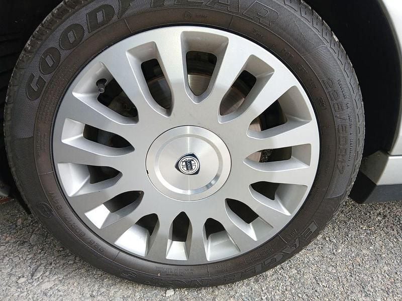 Silber Gebraucht 2022 Lancia Thesis Limousine | 5.500 € - Bild 1/4
