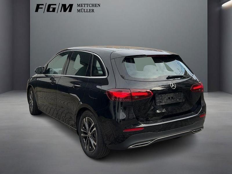 Gebraucht Mercedes B200 Progressive 163 PS (119 kW) 2024 Schwarz Van / Kleinbus