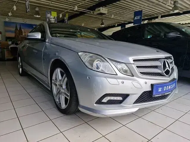 Gebraucht Mercedes E250 204 PS (150 kW) 2010 Silber Coupé