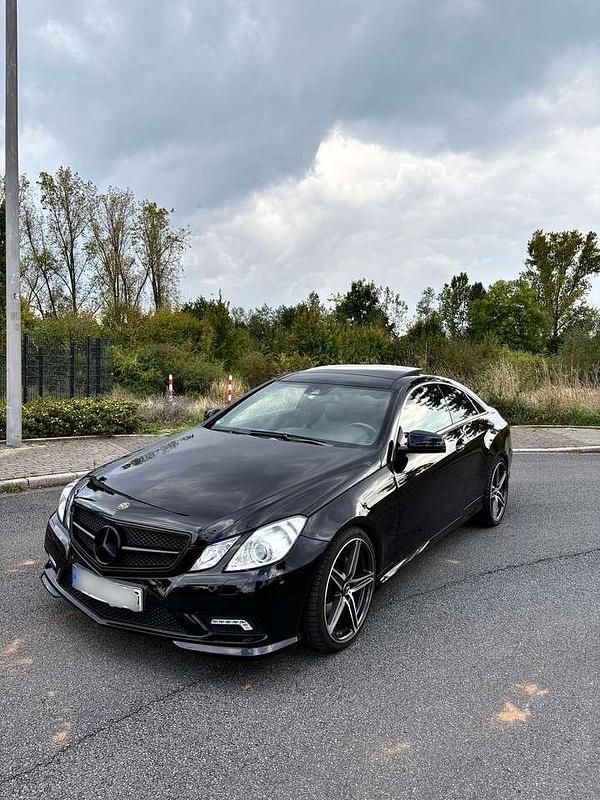 Gebraucht 2010 Mercedes E250 AMG line Coupé | 13.999 € (Fairer Preis) - Bild 1/4