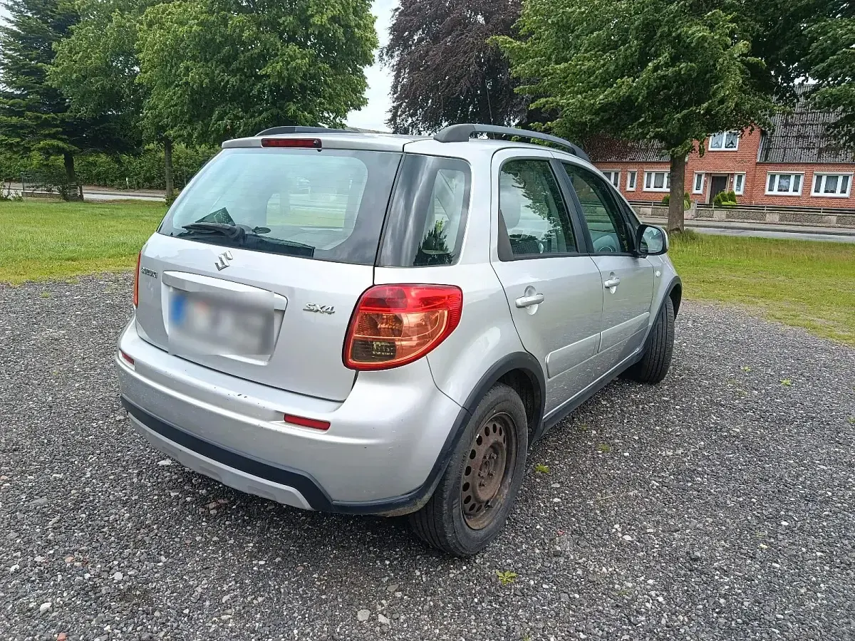 Gebraucht Suzuki SX4 135 PS (99 kW) 2010 Silber Limousine