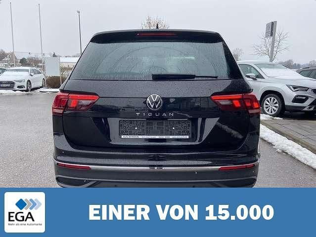 Gebraucht VW Tiguan Active 131 PS (96 kW) 2023 Schwarz metallic SUV