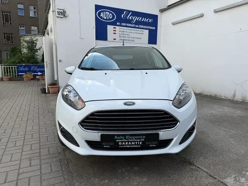 Gebraucht Ford Fiesta SYNC Edition 80 PS (58 kW) 2014 Weiß Kleinwagen