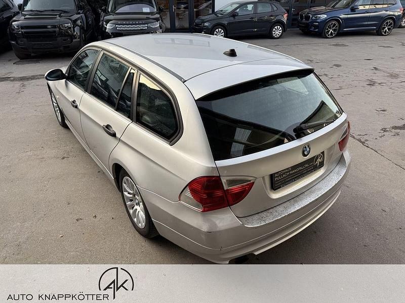 Gebraucht BMW 320 163 PS (119 kW) 2005 Titansilber Kombi