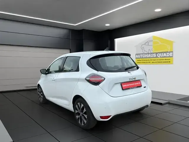 Second-hand Renault Zoe Evolution 50 kW (69 CP) 2022 Alb Hatchback