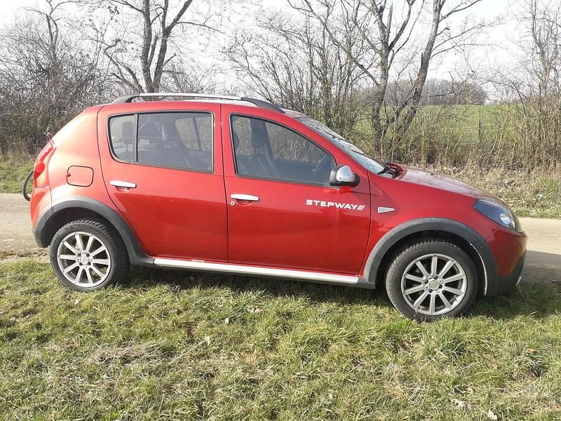 Gebraucht Dacia Sandero Stepway 90 PS (66 kW) 2012 Rot SUV