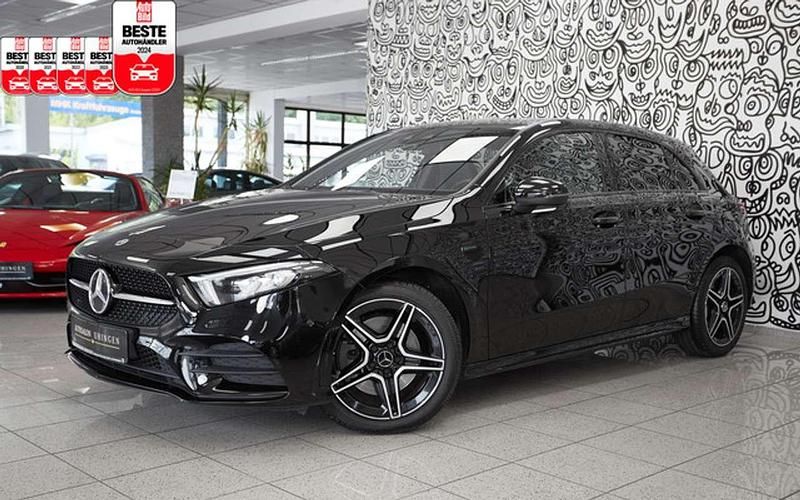 Nachtschwarz Gebraucht 2020 Mercedes A250 Sport Edition Limousine | 26.390 € (Fairer Preis) - Bild 1/2