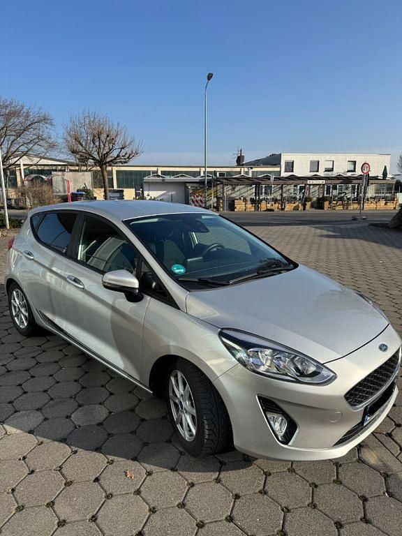 Gebraucht Ford Fiesta Cool & Connect 86 PS (63 kW) 2018 Silber Limousine