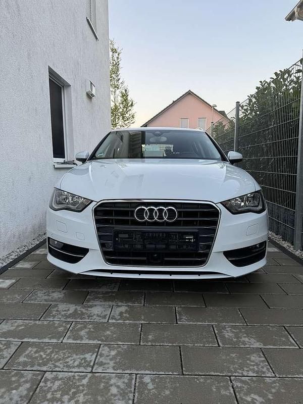 Weiß Gebraucht 2015 Audi A3 Ambition Kleinwagen | 14.500 € (Fairer Preis) - Bild 1/4