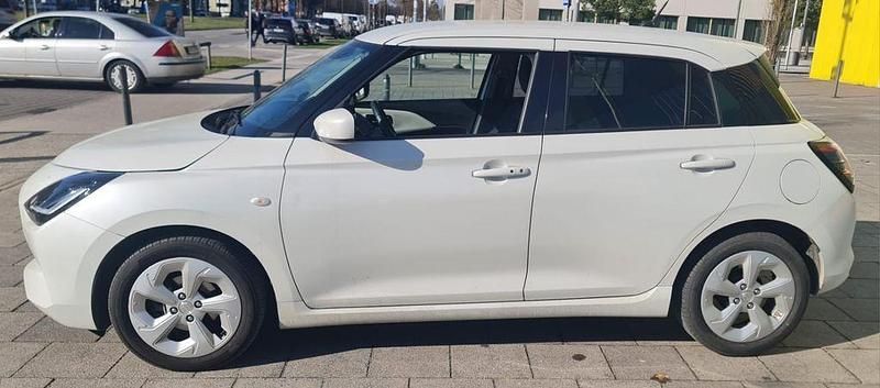 Gebraucht Suzuki Swift Comfort+ 83 PS (61 kW) 2024 Weiß Kleinwagen