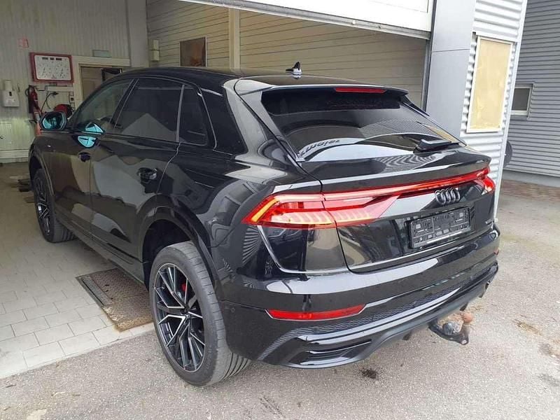 Gebraucht Audi Q8 S-Line 286 PS (210 kW) 2023 Mythosschwarz metallic SUV