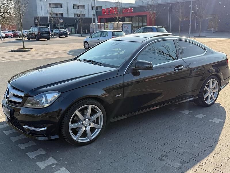 Gebraucht Mercedes C250 AMG 204 PS (150 kW) 2012 Schwarz Coupé
