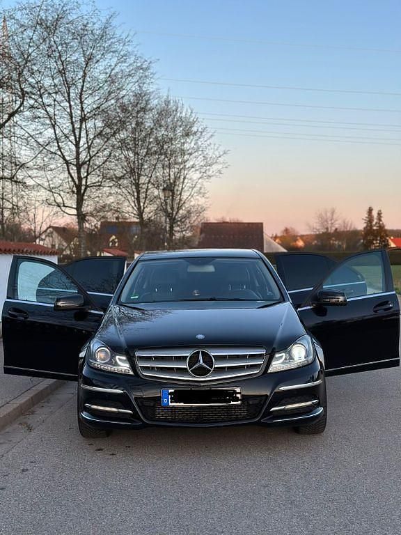 Gebraucht Mercedes C200 184 PS (135 kW) 2011 Schwarz Limousine