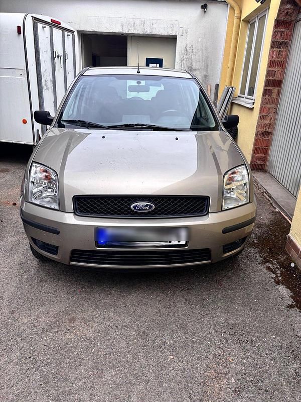 Grau Gebraucht 2004 Ford Fusion Kombi | 1.500 € (Guter Preis) - Bild 1/4