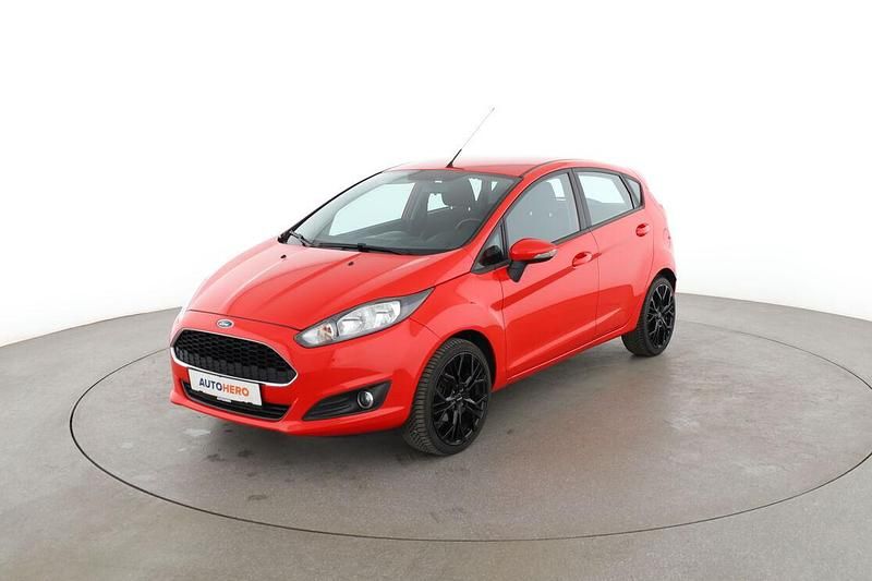 Rot Gebraucht 2017 Ford Fiesta Celebration Kleinwagen | 7.390 € (Fairer Preis) - Bild 1/3