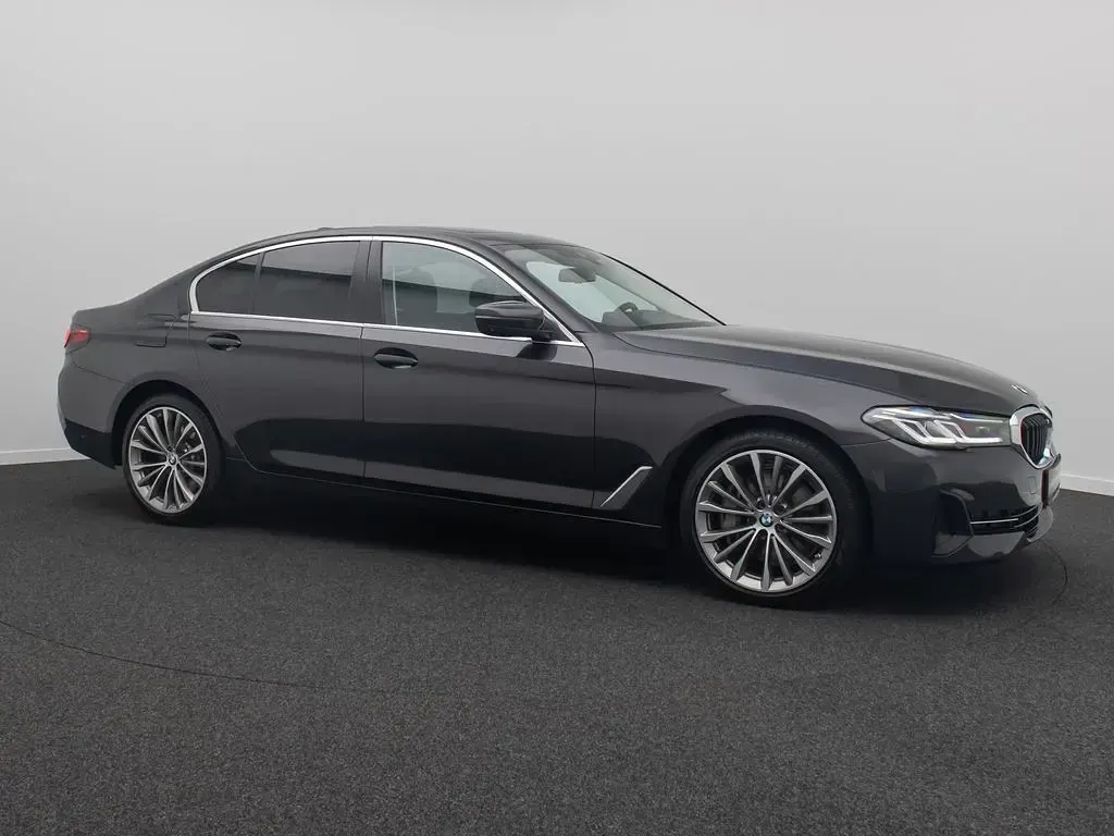 Gebraucht BMW 530 Sport Line 286 PS (210 kW) 2021 Sophistograu brillanteffekt a Limousine