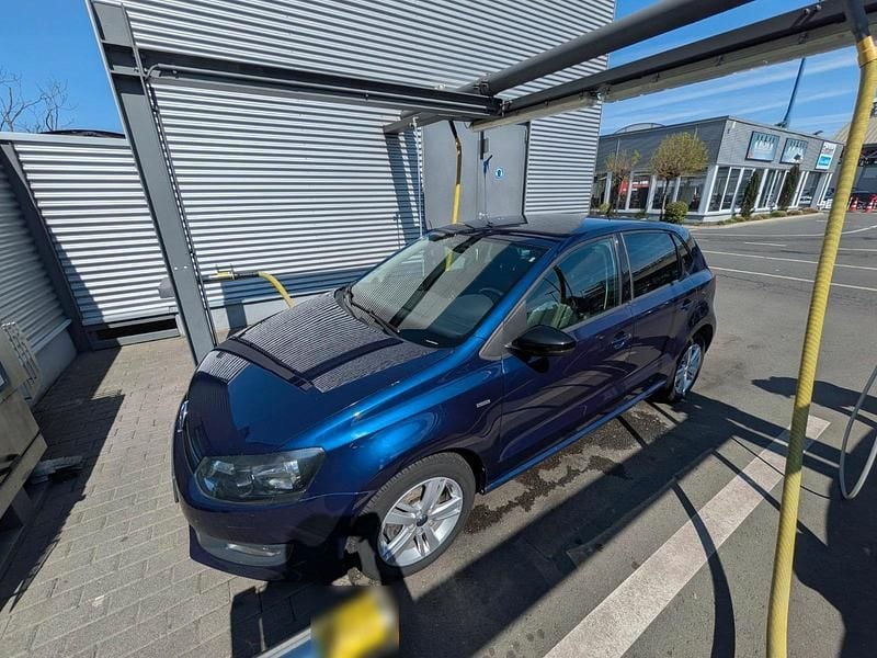 Gebraucht VW Polo 70 PS (51 kW) 2012 Blau Kleinwagen