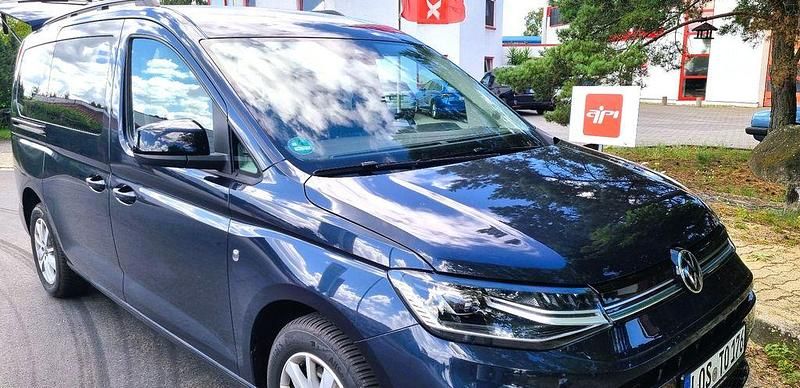 Neu VW Caddy Maxi Goal 122 PS (89 kW) 2025 Blau Van / Kleinbus