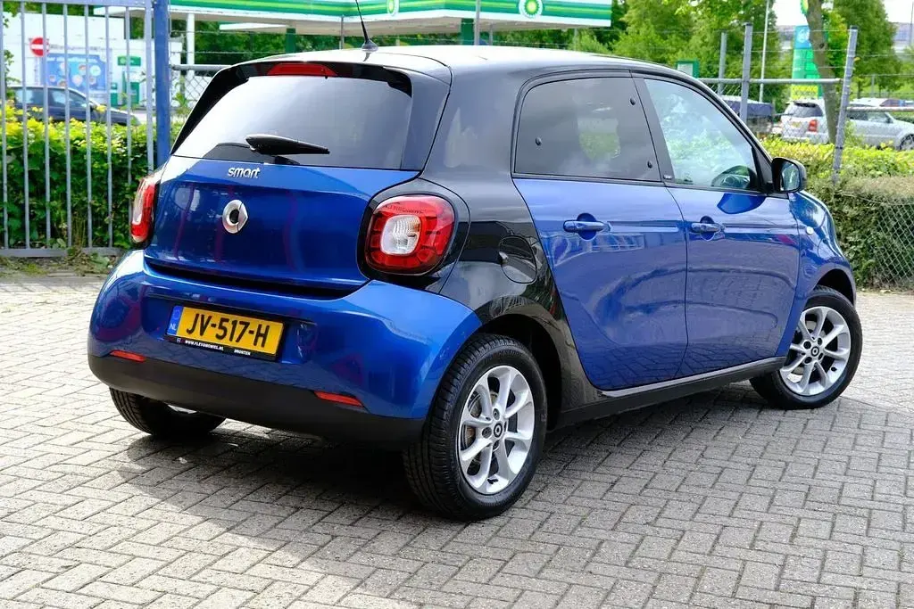 Używany Smart ForFour Prime 90 KM (66 kW) 2016 Niebieski Hatchback