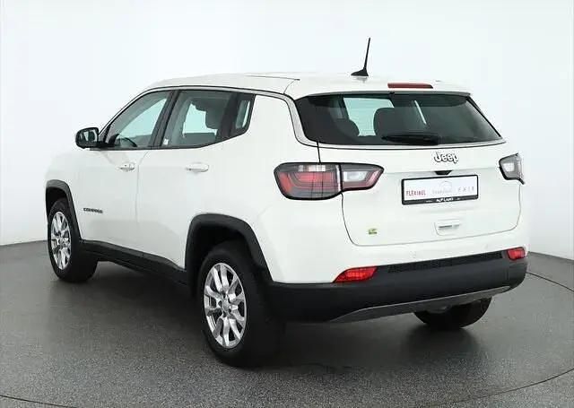 Second-hand Jeep Compass 131 CP (96 kW) 2024 Alb SUV