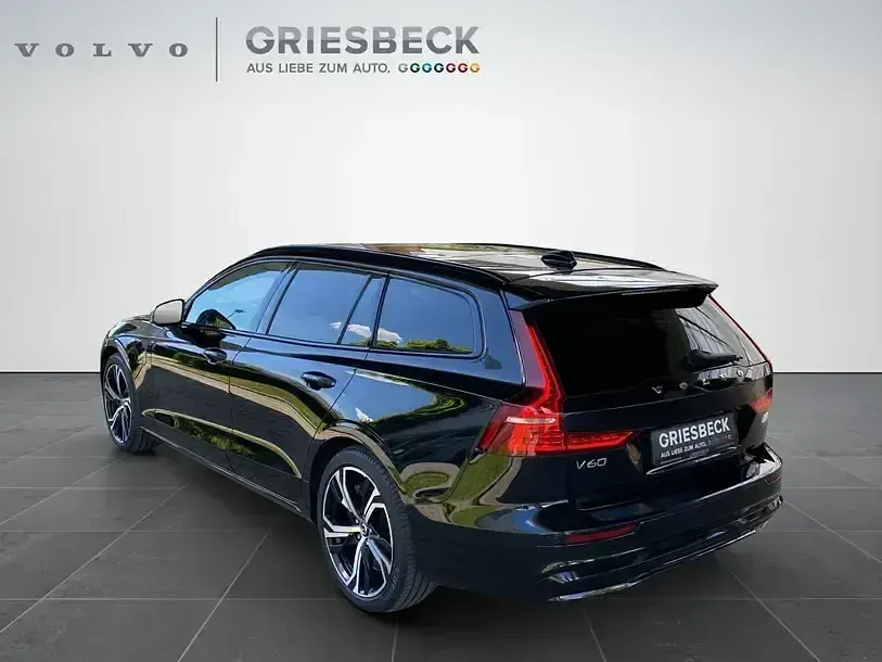 Gebraucht Volvo V60 Plus 455 PS (334 kW) 2023 Onyx black / metallic Kombi