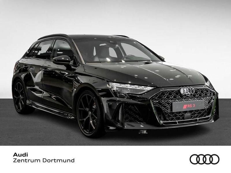Mythosschwarz metallic Neu 2025 Audi RS3 Sportback Sport Kleinwagen | 59.890 € - Bild 1/4